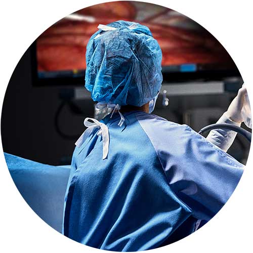 Surgeron performing robotic surgery